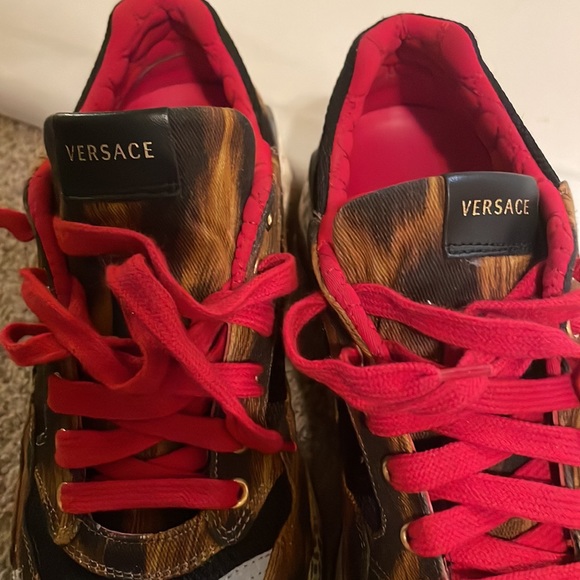 Versace - Picture 4 of 6
